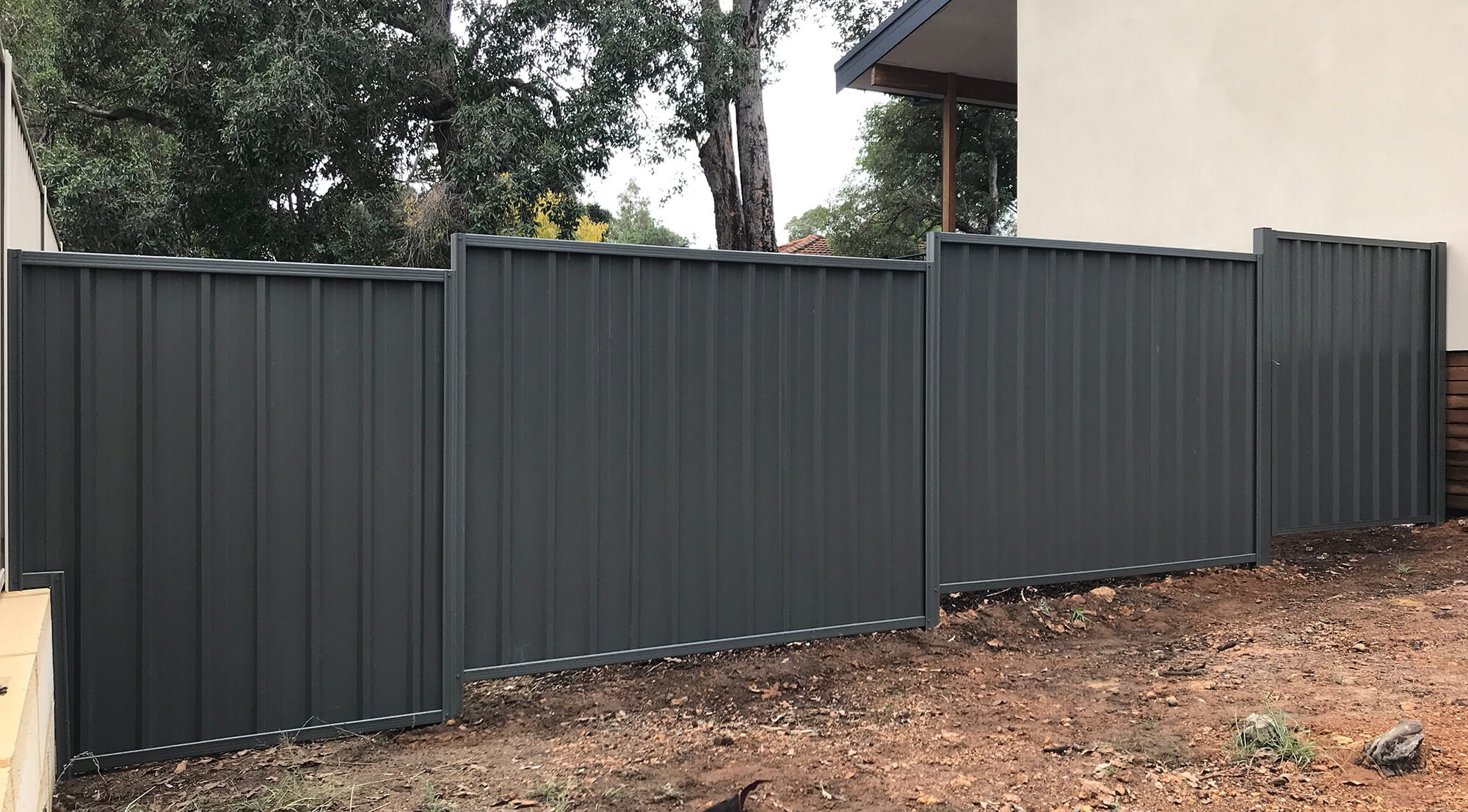 stepped colorbond fencing